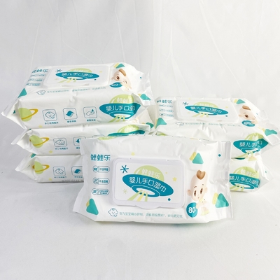 Limpezas molhadas do bebê da água orgânica macia natural