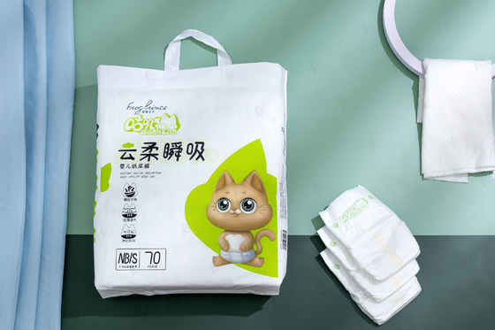 Tecido biodegradável 100% de bambu descartável recém-nascido amigável do bebê dos daipers de Eco das amostras grátis