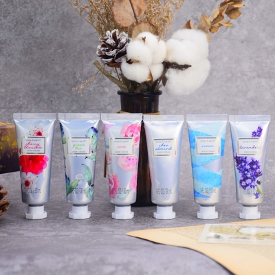 A fórmula não gordurosa absorve rapidamente o corpo que de Skincare a loção rejuvenesceu